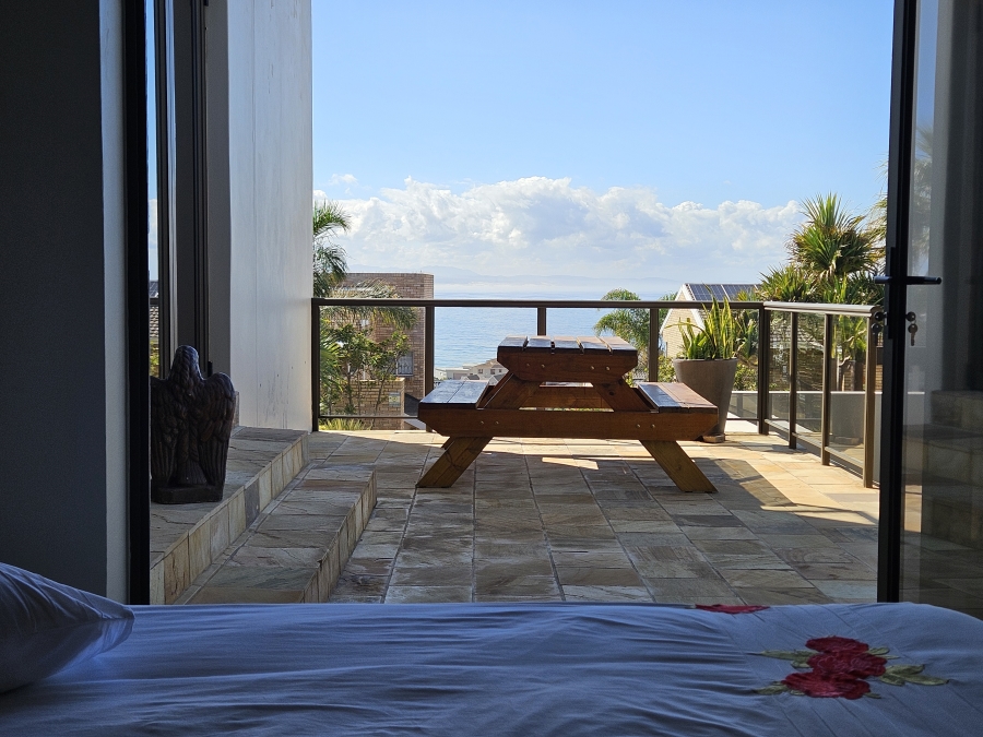 5 Bedroom Property for Sale in Wavecrest Eastern Cape